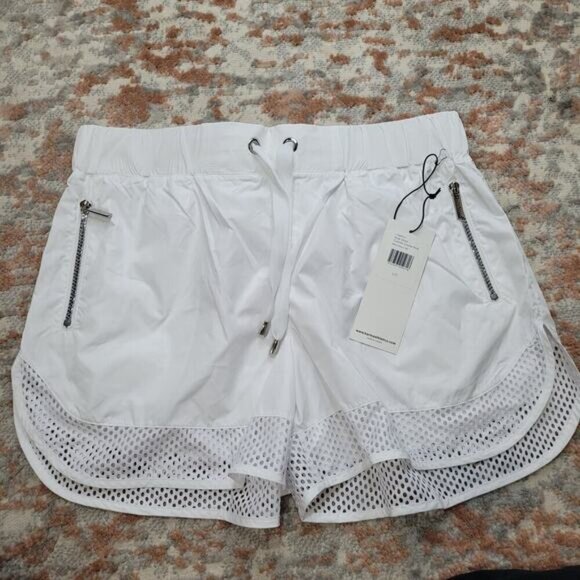 Karma‎ Ricki Short in White - Size Large - Picture 2 of 8